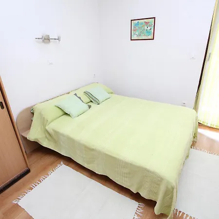 Studio-apartment Im Mediterranem Steinhaus Und Grosser Terrasse Apartment