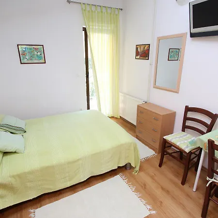 Studio-apartment Im Mediterranem Steinhaus Und Grosser Terrasse *