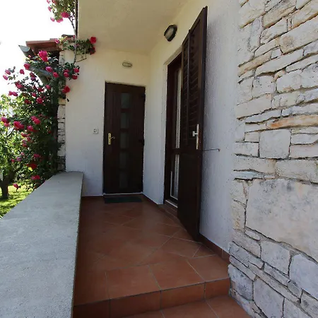 Studio-apartment Im Mediterranem Steinhaus Und Grosser Terrasse 아파트 *