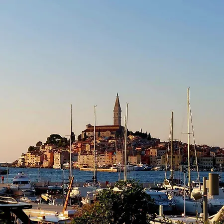 Studio-apartment Im Mediterranem Steinhaus Und Grosser Terrasse * 로비니